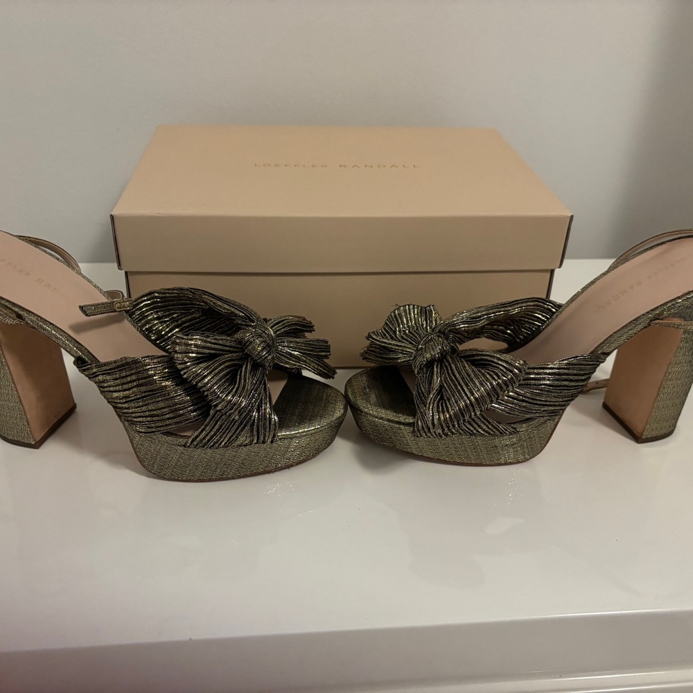 Loeffler Randall Gold Bow Heels - Picture 9 of 15